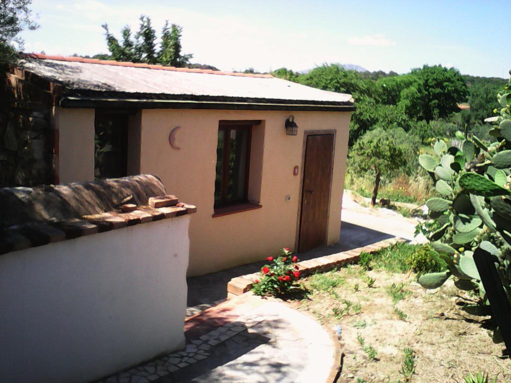Addisora Appartamenti Cala Liberotto Exterior photo